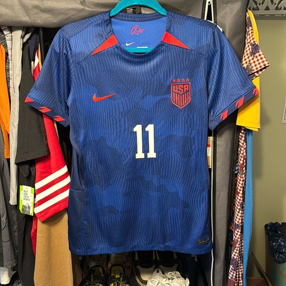 Nike US Women's Soccer Jersey size Large number 11 - Picture 1 of 4